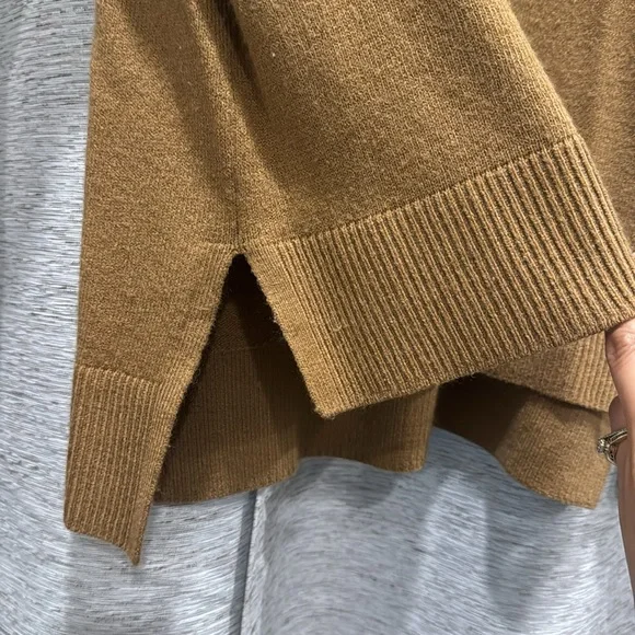 🚨2/$10‼️Banana Republic Sweater - Picture 2 of 7